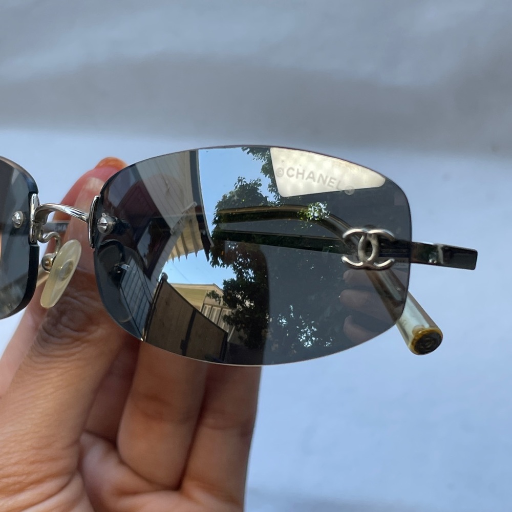 Vintage Chanel 4002 Sunglasses - Picture 4 of 7